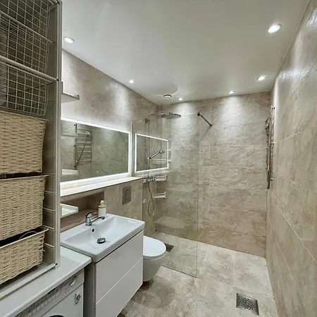 Next To Old Town, Free Underground Parking, Peaceful Location Apartment