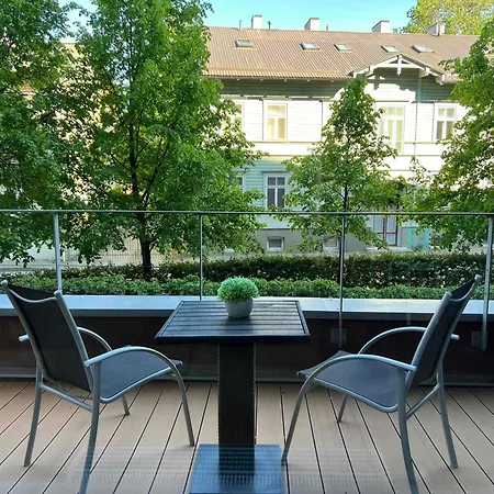 Next To Old Town, Free Underground Parking, Peaceful Location Apartment