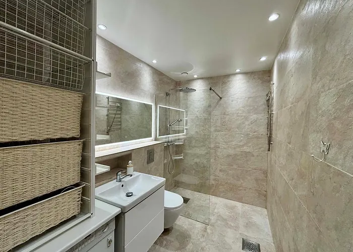 Next To Old Town, Free Underground Parking, Peaceful Location 公寓